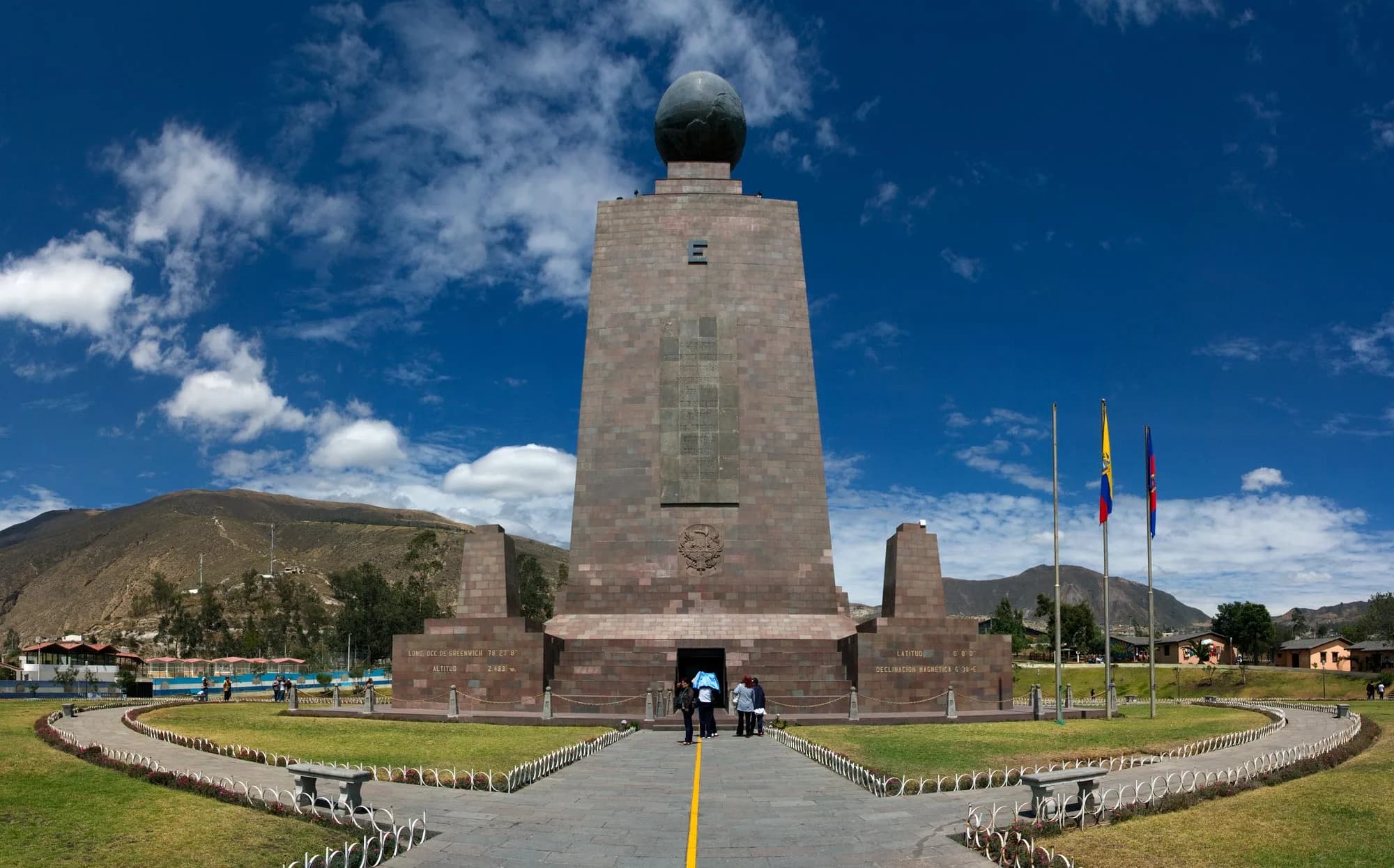 MITAD mundo